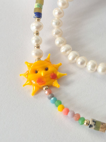 Tesoros del Mar – Collar de Perlas con Charms Marinos