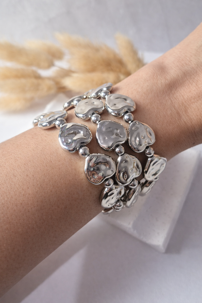 Pulsera Corazones Fluidos | Diseño Orgánico Elegante
