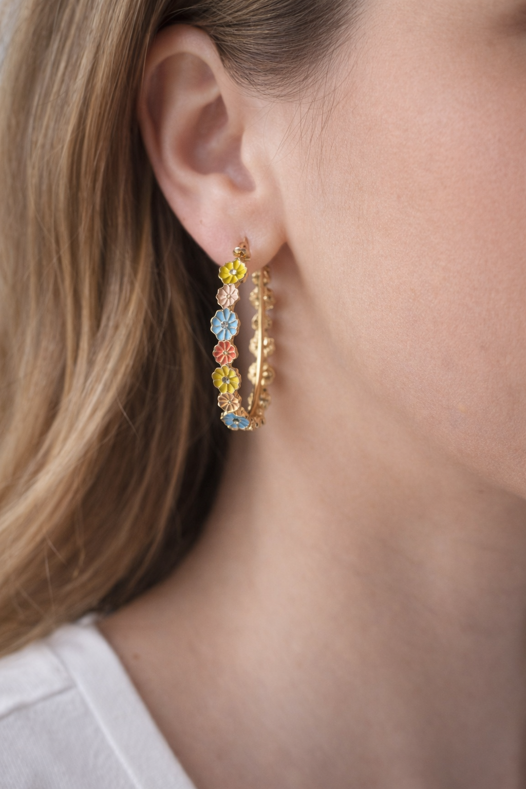 Aretes Aro Floral Multicolor| Dorados Elegantes para Mujer