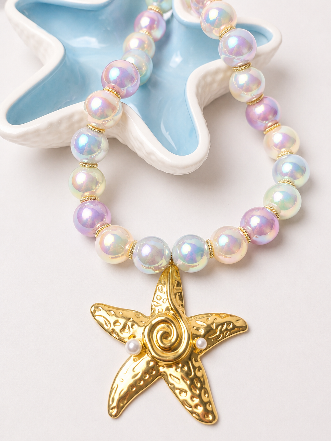 Aurora Marina | Collar de Piedras Iridiscentes con Estrella de Mar