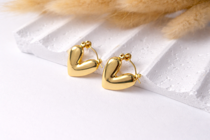 Aretes Amor Dorado | Pendientes de Corazón Elegantes