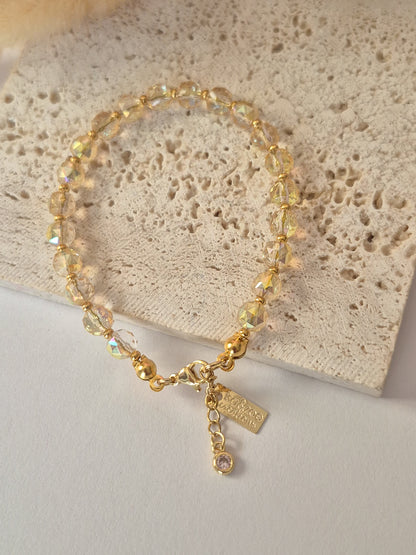 Pulsera Crystal Aura – Cristales iridiscentes con dije dorado