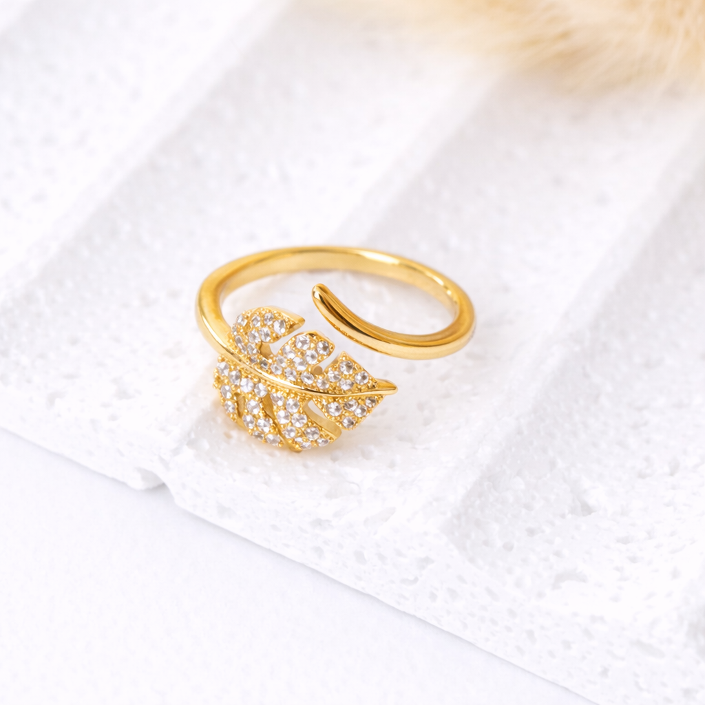 Sortija Hoja Dorada con Cristales |Anillo Elegante Natural
