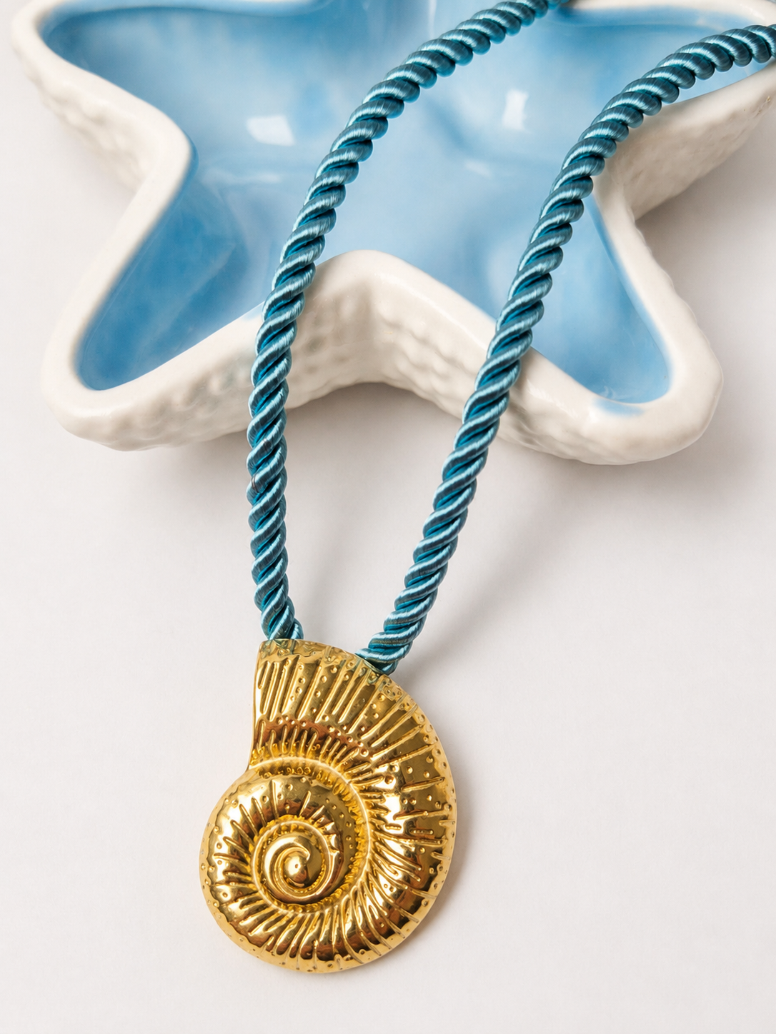 Caracola Dorada | Collar Marino en Acero Inoxidable
