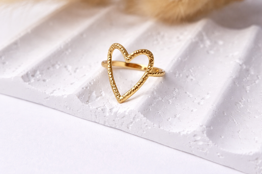 Anillo Corazón Abierto Texturizado|Dorado Elegante