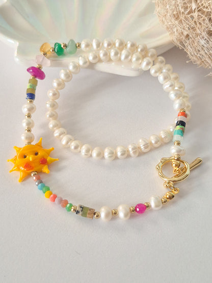 Tesoros del Mar – Collar de Perlas con Charms Marinos
