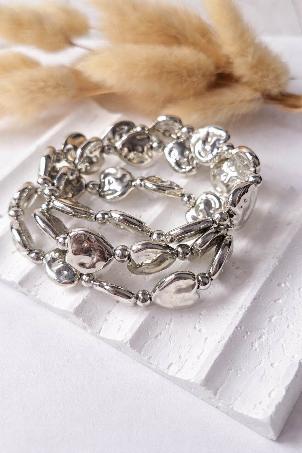 Pulsera Corazones Fluidos | Diseño Orgánico Elegante
